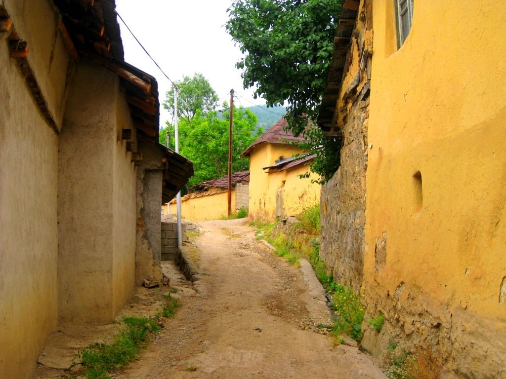 جملات احساسی در وصف کوچه؛ جملات کپشن درباره کوچه قدیمی